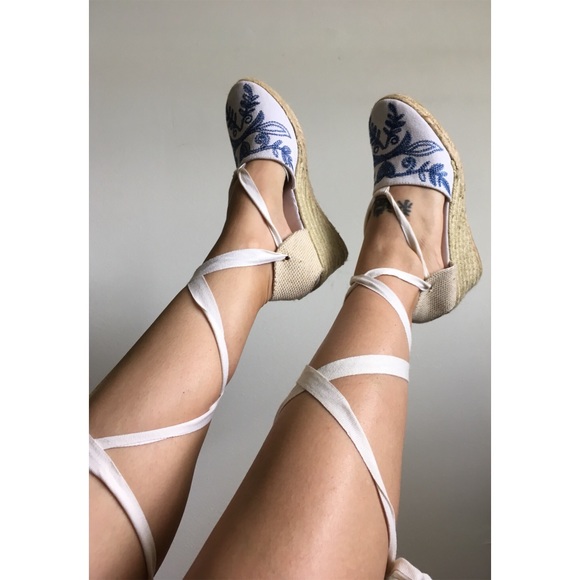 Newport News Shoes - Newport News Embroidery Lace Up Wedges 8